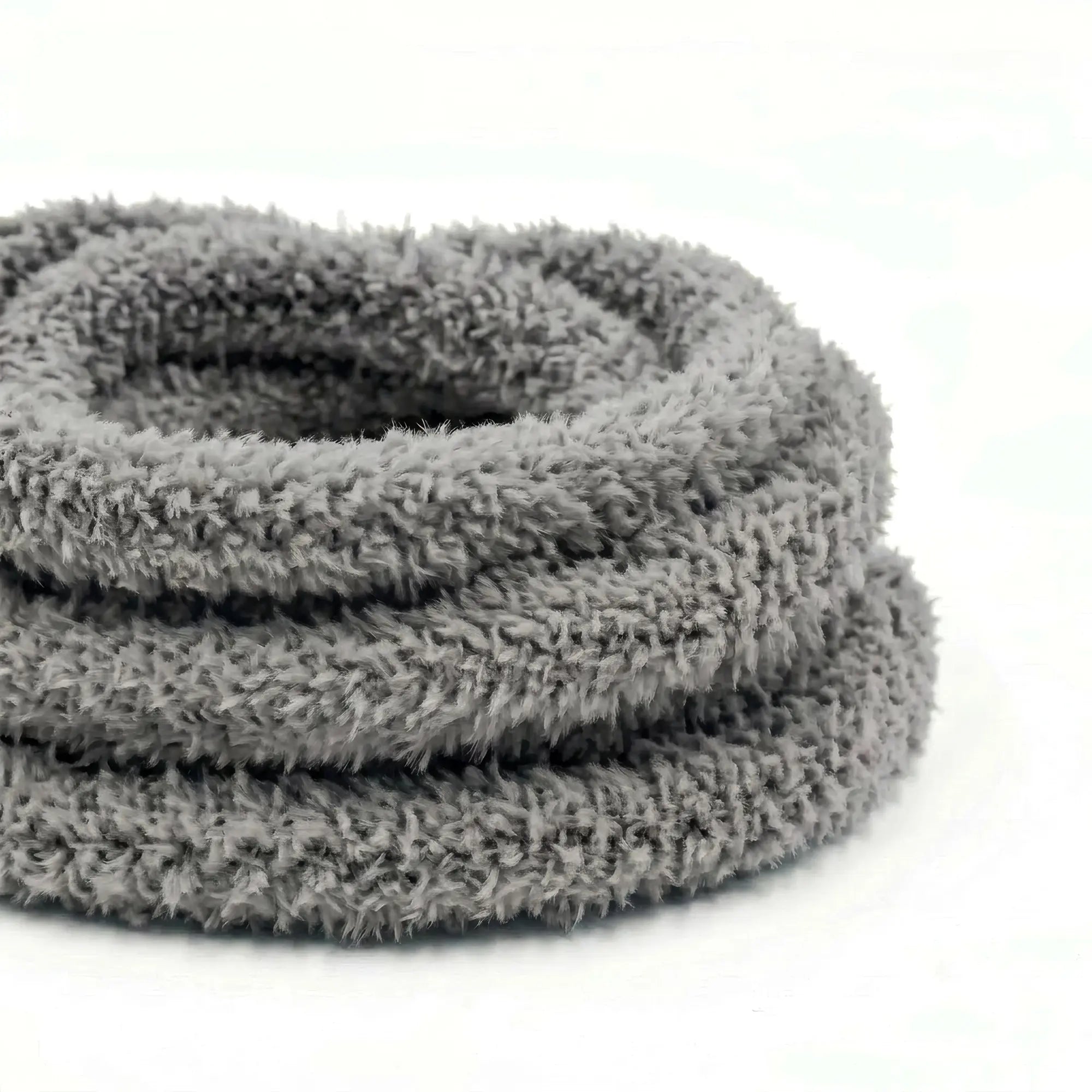 Lacets fluffy gris en peluche pour sneakers