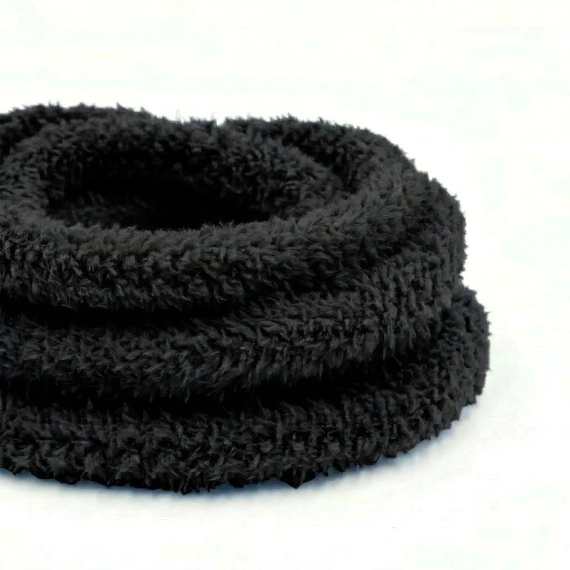 Lacets fluffy noir en peluche pour sneakers
