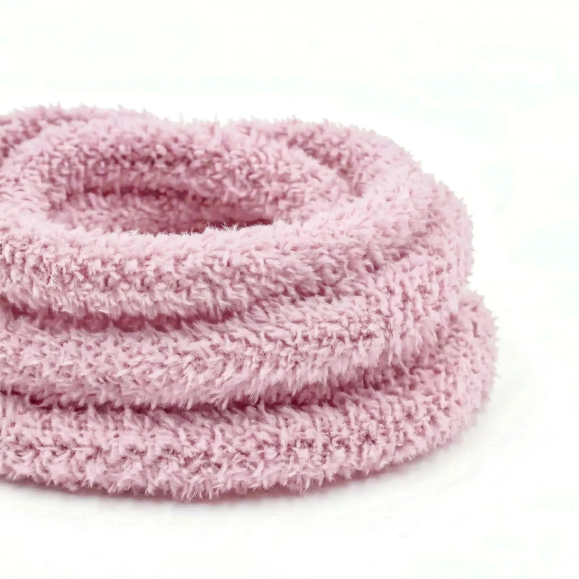 Lacets fluffy rose en peluche pour sneakers